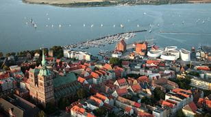 Ilmakuva Stralsundin satamakaupungista